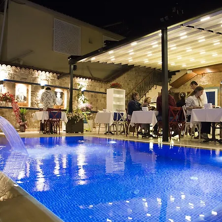 Hotel Kervan 2*